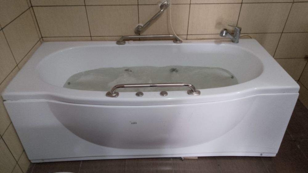 Cada baie cu hidromasaj Cassiopea, 180×80cm!