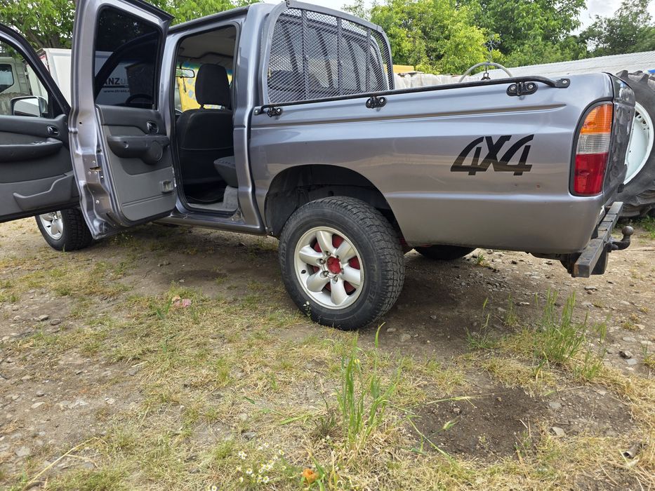 De vanzare Mazda B2500