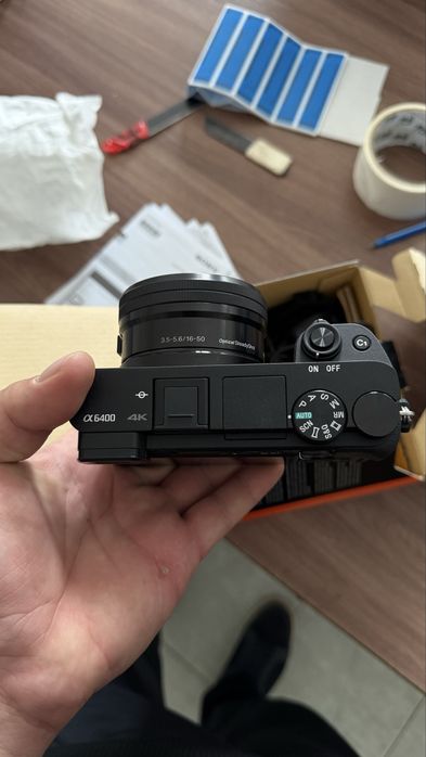 Sony α6400 + 16–50mm OSS