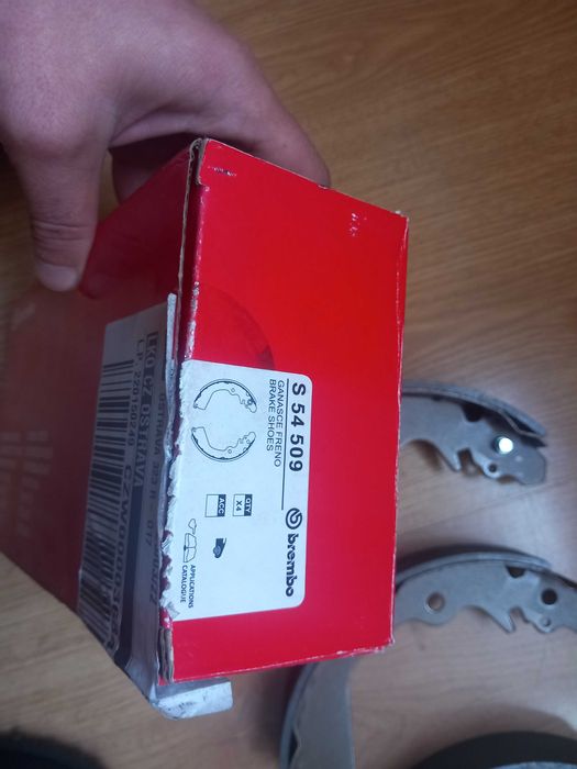 Накладки за Mitsubishi Carisma