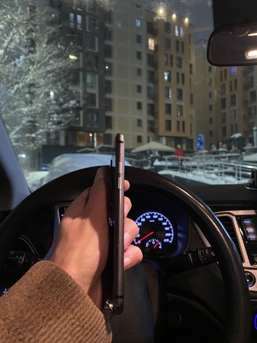 Продам IPHONE 8 (64GB)