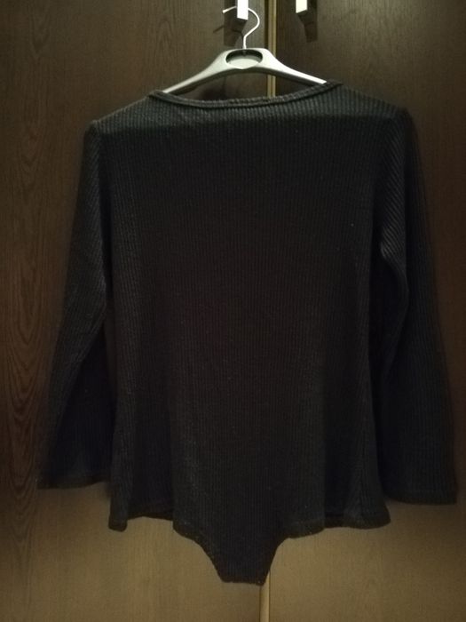 Блузи, боди и жилетка