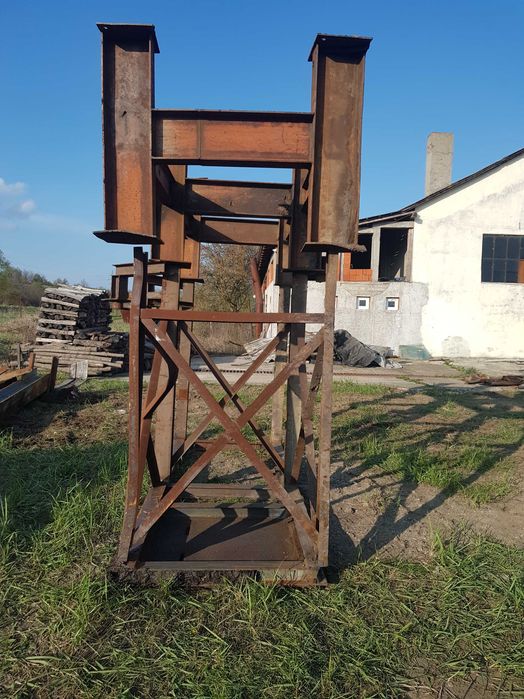 Concasor piatra cu ciocane.