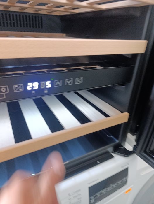 Нова!!! Витрина за вино FRILEC