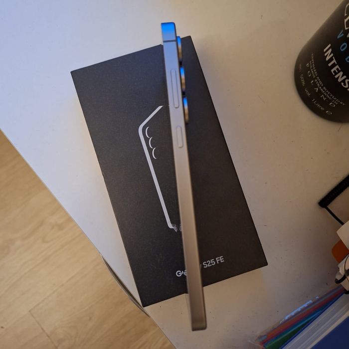 samsung s25 FE nou 1 cicle baterie 1 cicle …………………………………………