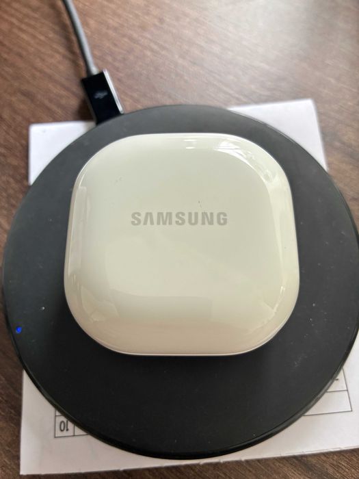 Samsungs galaxy buds 2