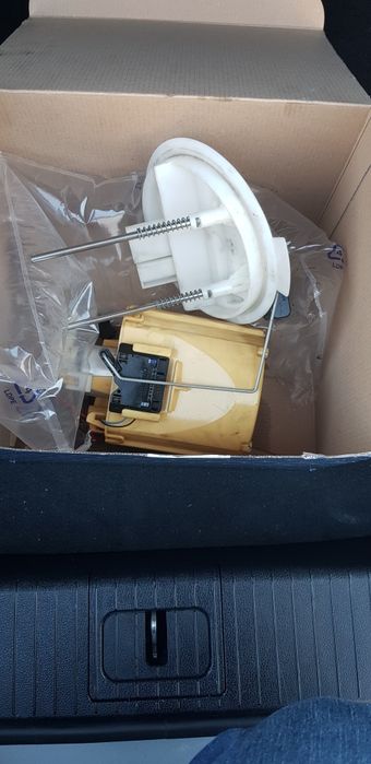 Mercedes w212 2011г.Помпа резервоар.