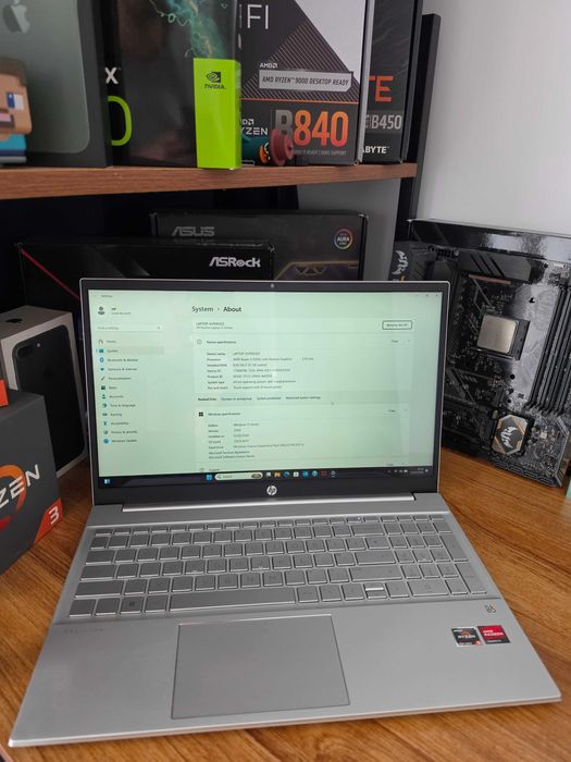 Лаптоп HP Pavillion 15, Ryzen 5500, 8GB RAM, 512GB SSD, Touchscreen