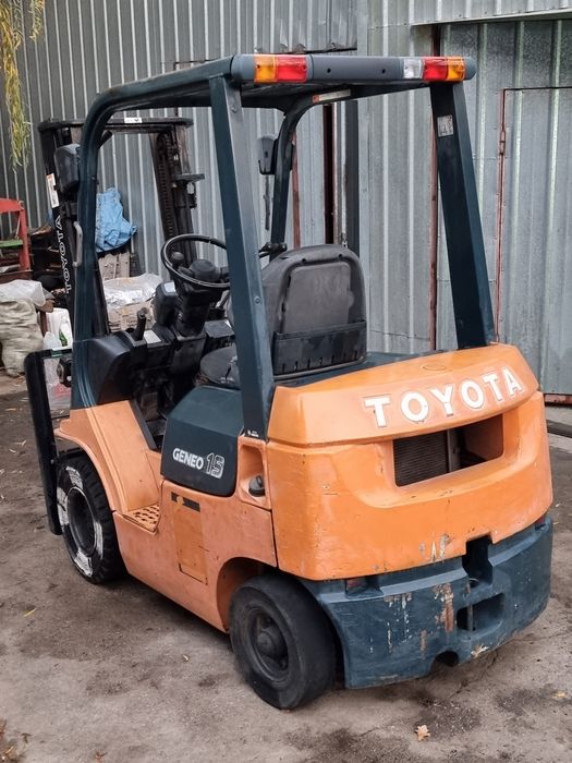 Вилочный погрузчик 7FG15 Toyota.