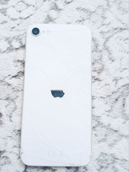 айфон se 2020…….