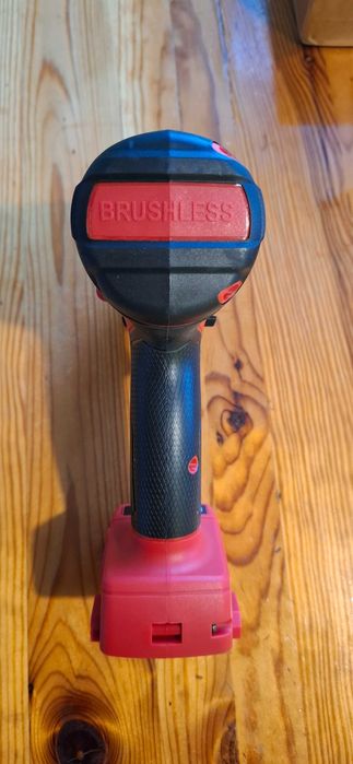 Milwaukee M18 нов безчетков (mid torque) среден ударен гайковерт 1/2 .