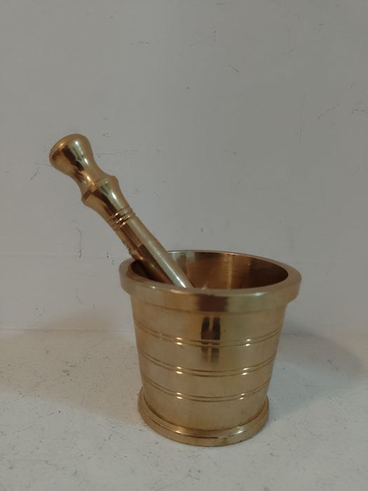 Set deosebit de 2 mojare din bronz ,piese cu o lucrătură de o foarte m