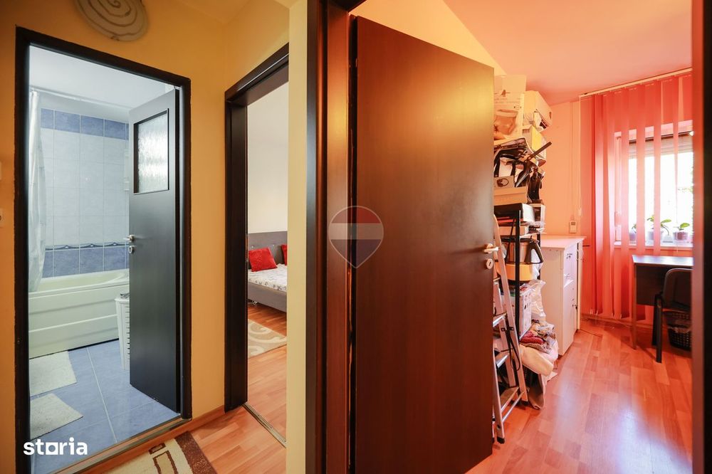 De vânzare apartament cu 3 camere , pe Strada Sovata - Oradea
