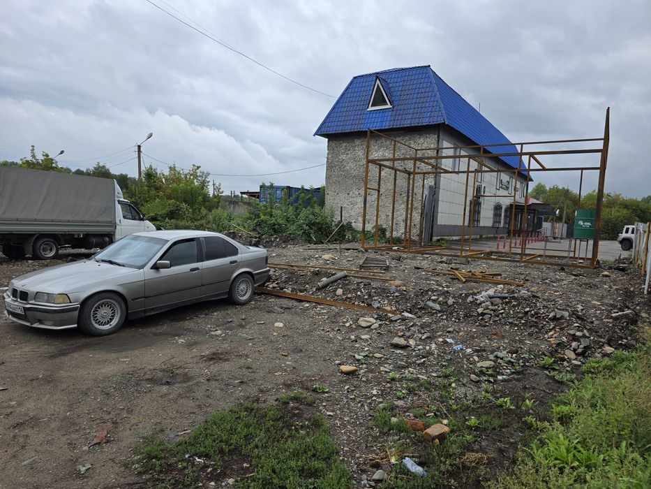 Продам сто возле трассы