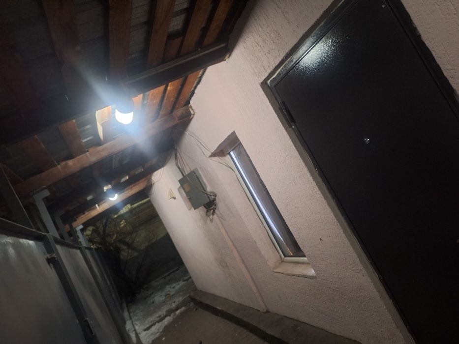 Продам пол дома с красивым садом