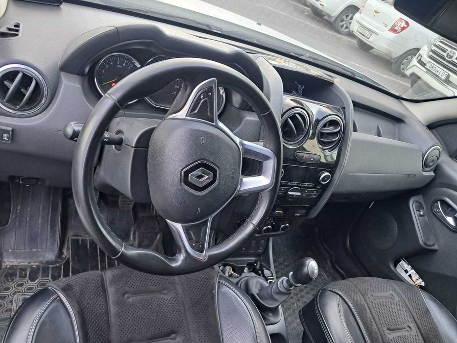 renault duster белого цвета
