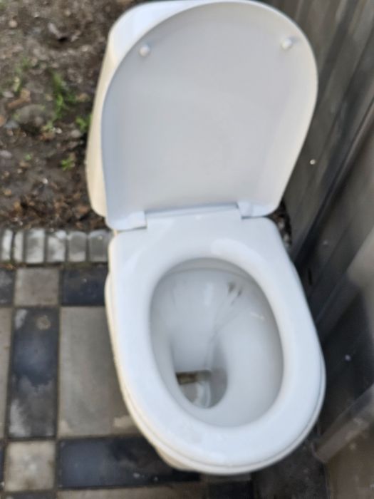 Унитаз продаётся