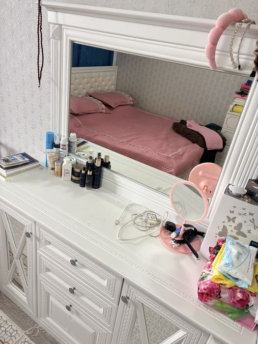 Продам комод с зеркалом