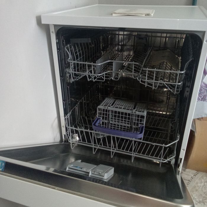 Продам посудомоечную машину.