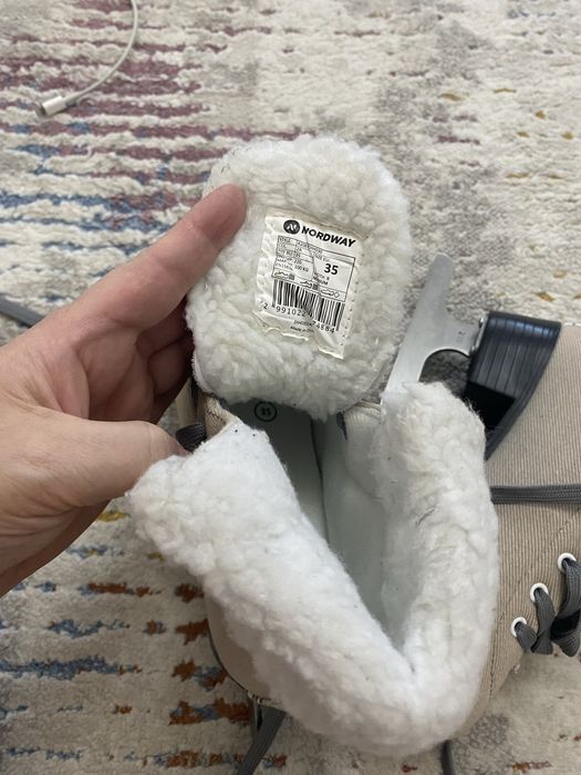 Продам коньки новые на девочку