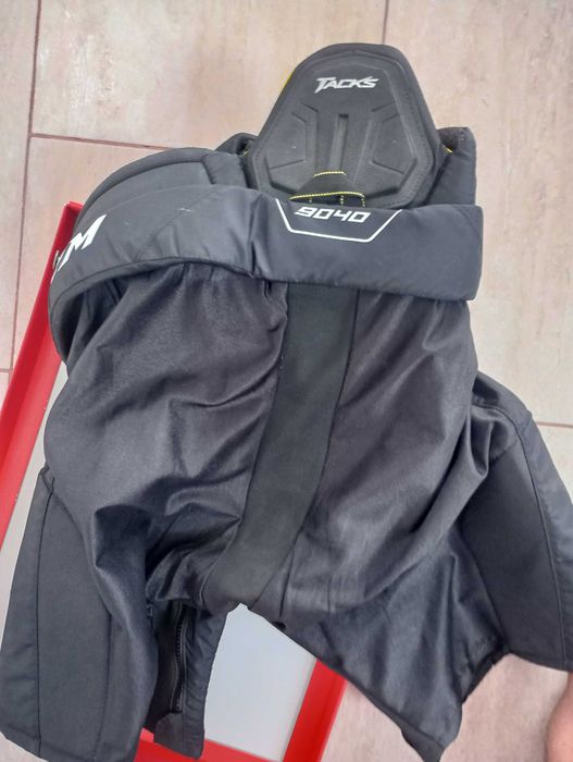 Pantaloni hochei pe gheață