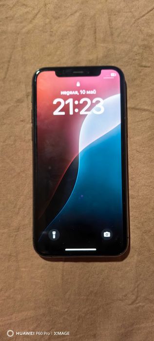 Продавам айфон 11про и 6s