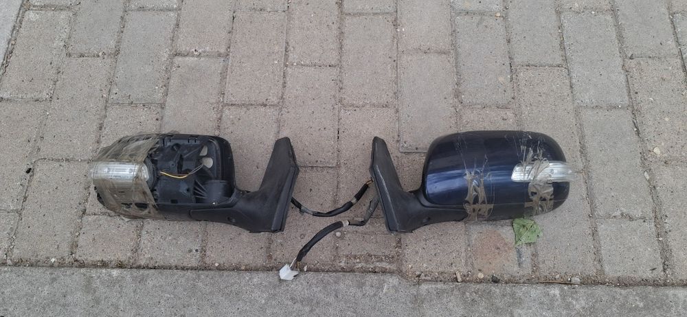 Продам баковые зеркало таета авенсис