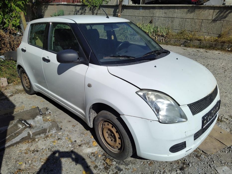 Продавам на части SUZUKI SWIFT 1.3i 2006 г.