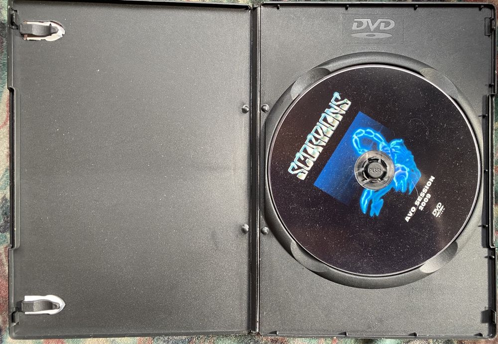 Vand dvd uri cu muzica buna