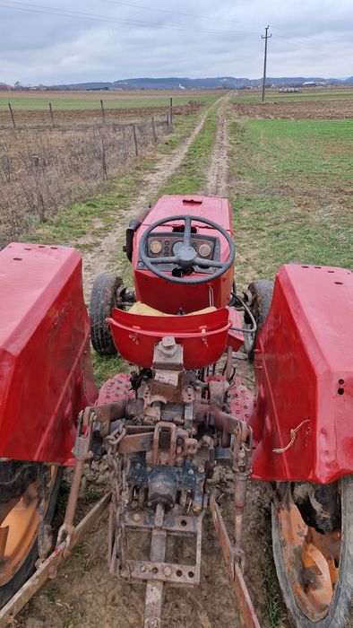 Tractor universal 445