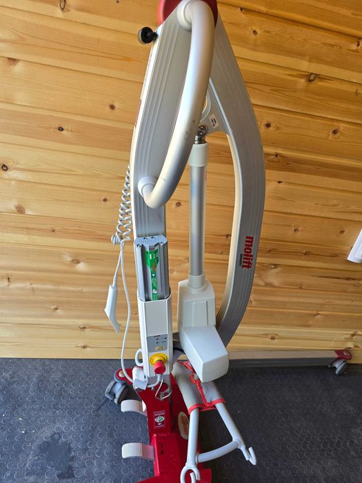 Мобилен сгъвам лифтер за пациенти Molift Smart 150
