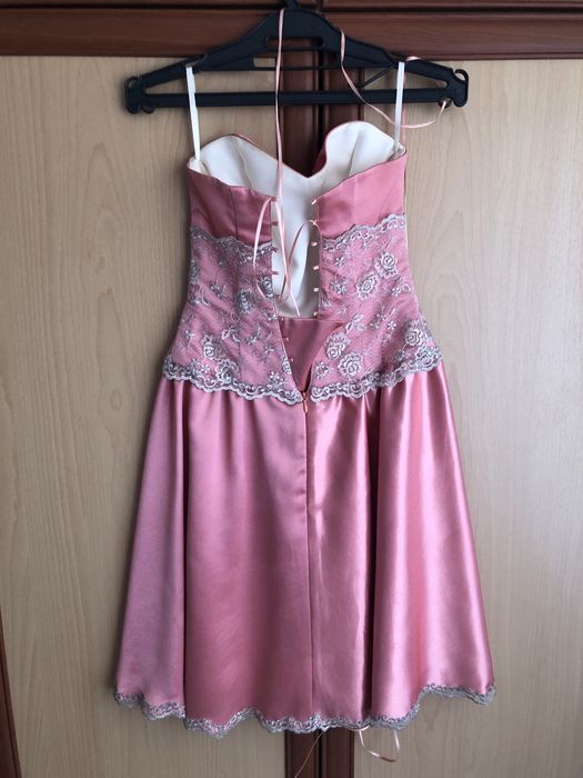 Елегантна права рокля