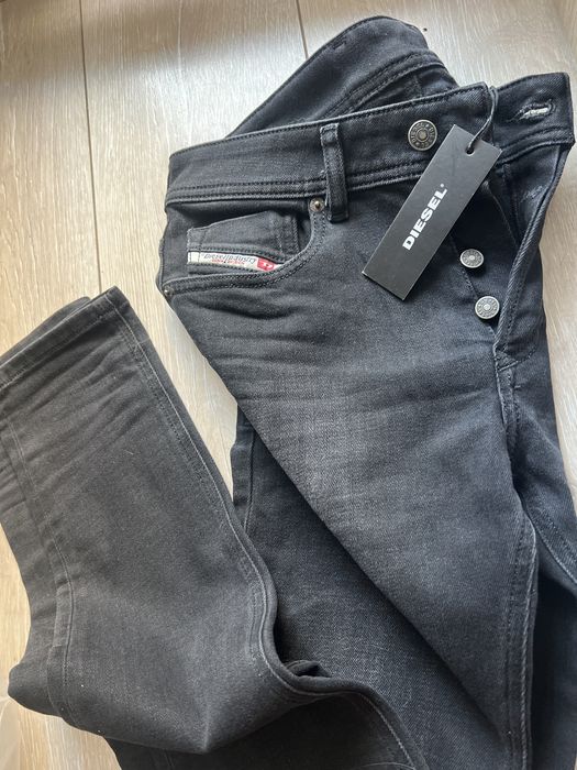 Чисто нови diesel дънки с етикет ,оригинална цена 150€ ,номер 28 ,подходящи за Xs,S