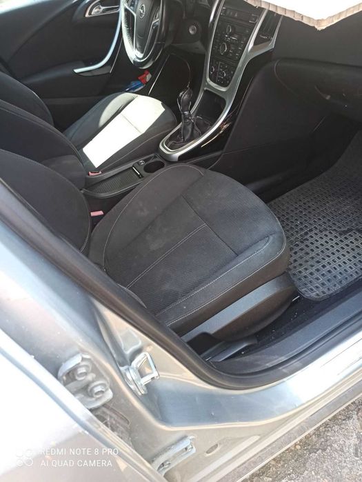Продавам Опел Астра J 2.0 CDTI