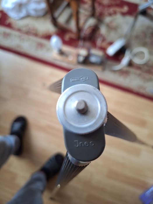 Trepied vechi pentru aparate foto