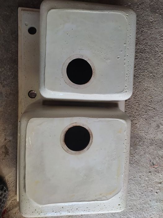 Продам керамическую раковину бу