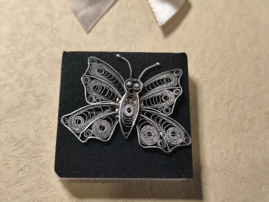 Стара сребърна брошка