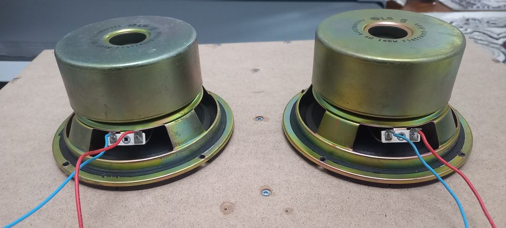 Продаются сабвуферные динамики 6,5 дюйм (16,5 см)