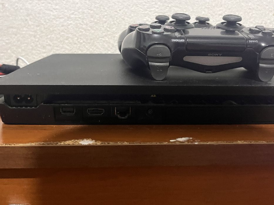 Playstation 4 slim