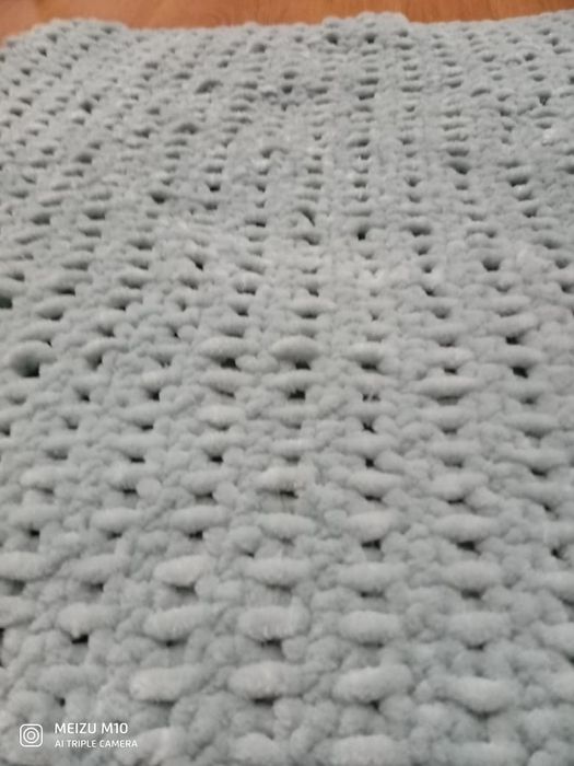 Новый плед, связан крючком из ниток супер перле, обвязан травкой.