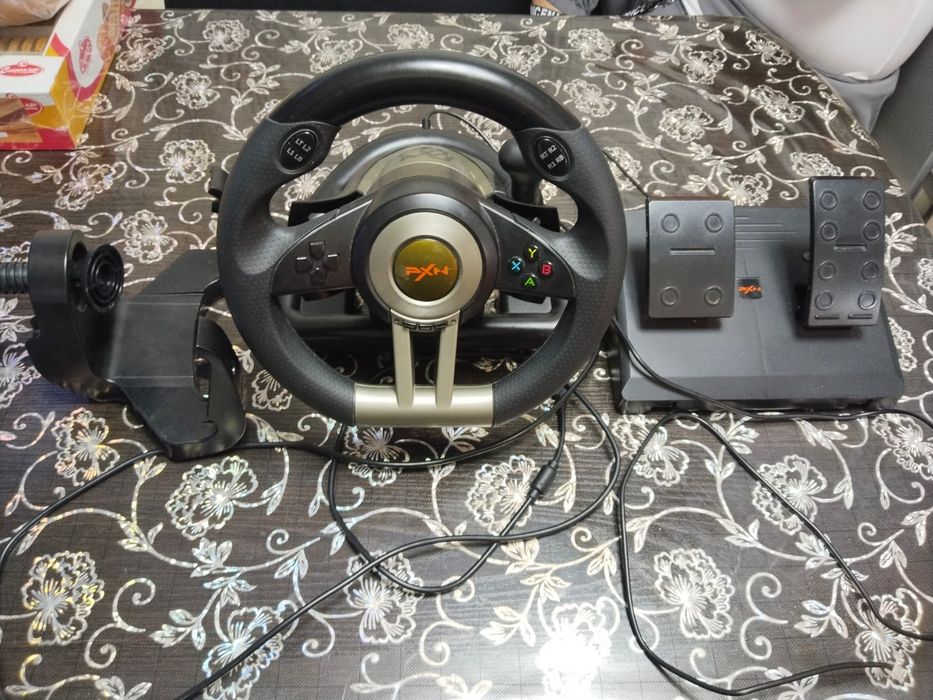 Продам игровой руль.