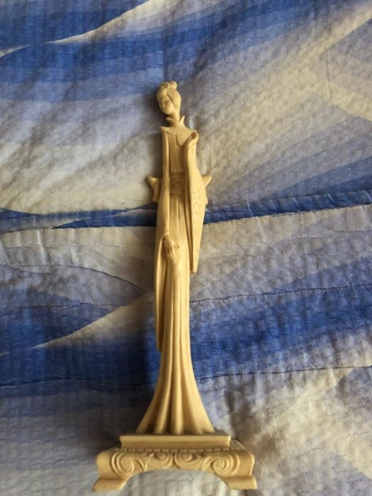 Statuie sculptat manual