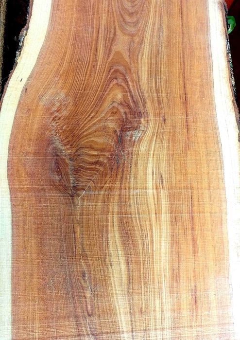 Продавам сух и мокър дървен материал ясен, бряст, дъб, орех, гледичия