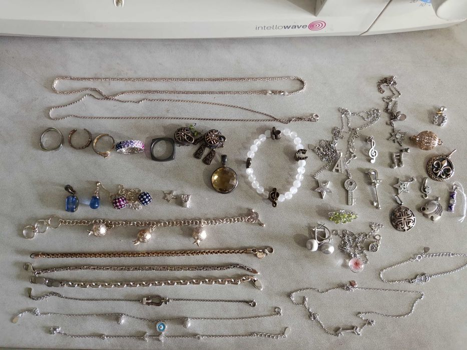 СРОЧНО продам коллекцию ювелирных изделий бусы кольца броши кулоны