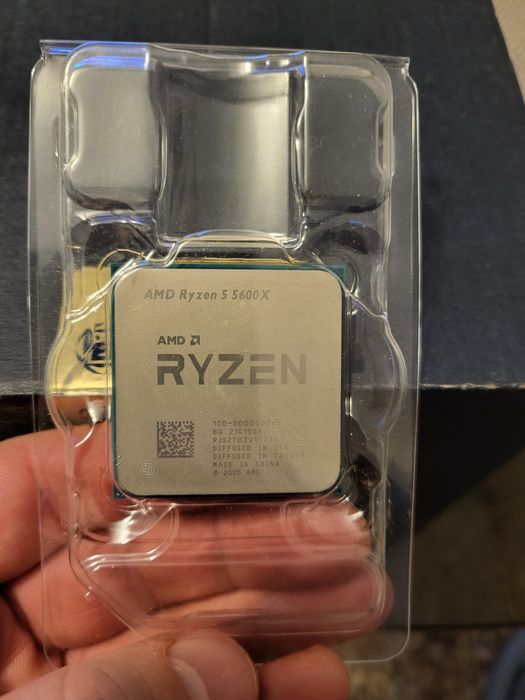 Vând procesor AMD Ryzen 5 5600X ,35MB, 4.6 GHz