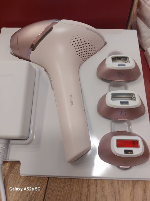 Фотоепилатор IPL Philips Lumea Seria 9000 BRI958/00 и защитни очила