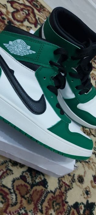 Новая обувь в классном состоянии