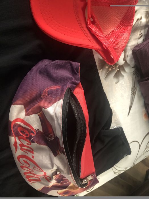 Sapca Coca cola si borseta
