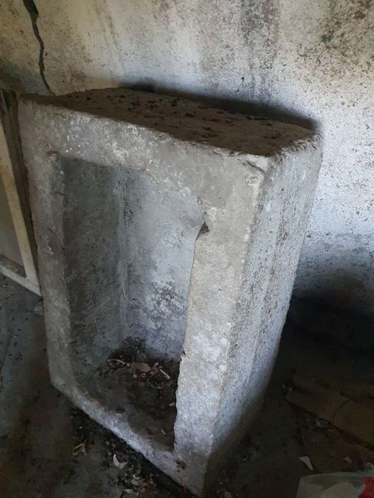 Каменно корито 64х43х23 см.