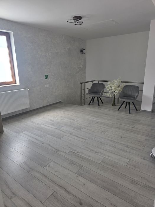 Subînchiriere cabinet in salon